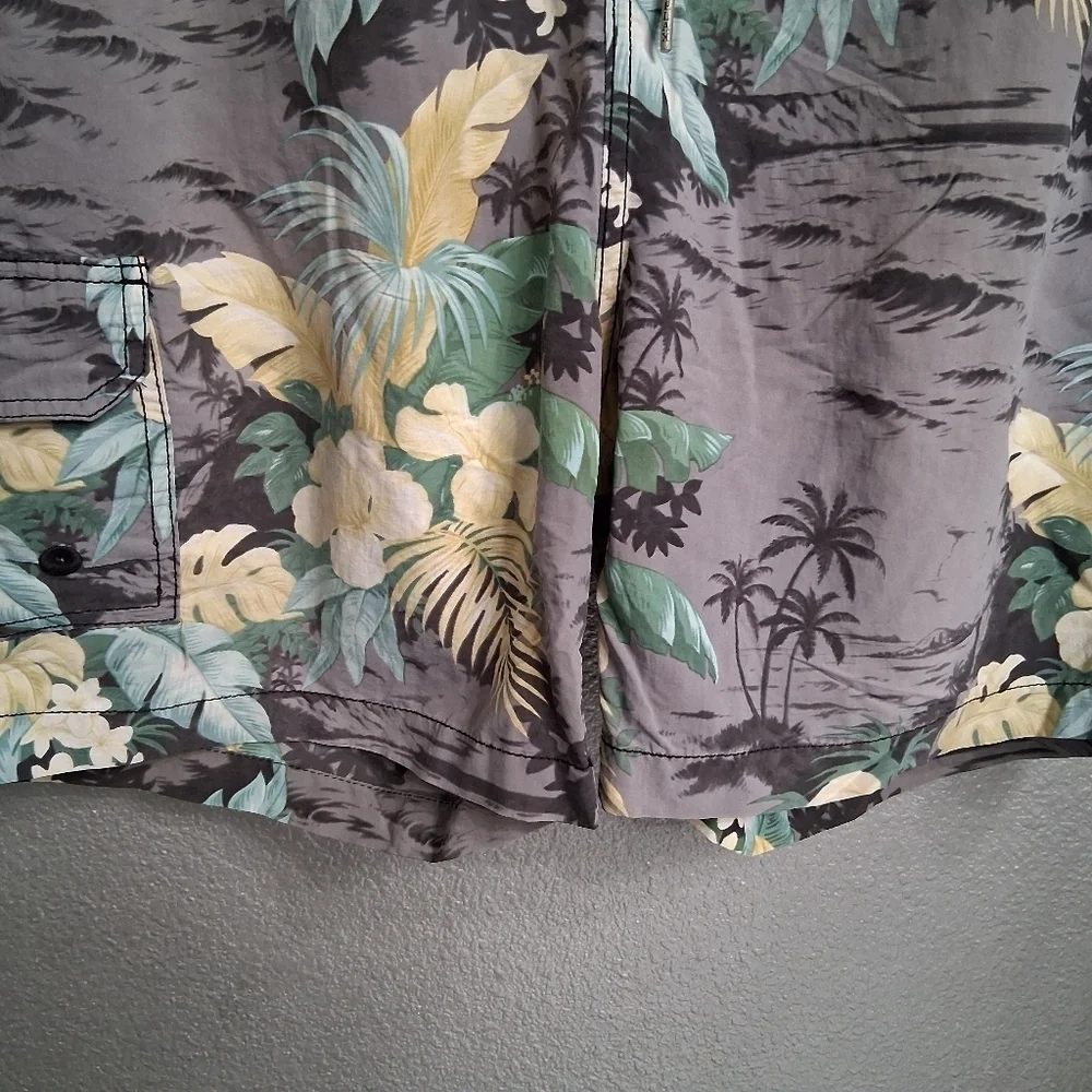 Tommy Bahama Tropical Gray & Yellow Swim Shorts  Size M